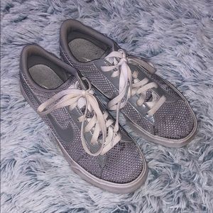 Nike | Gray Flat Bottom Tennis Shoes